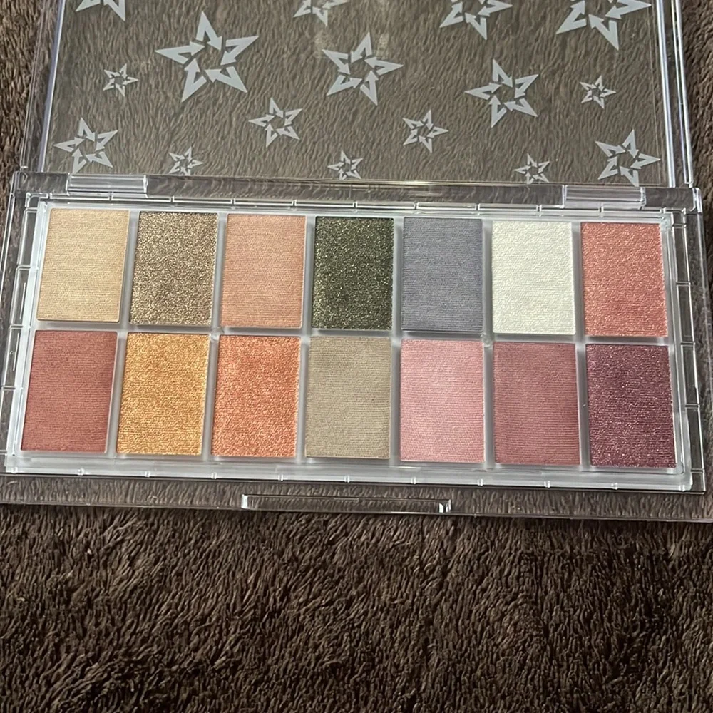 KVD Beauty Planet Fanatic Fully Recyclable Eyeshadow Palette - Picture 5 of 8